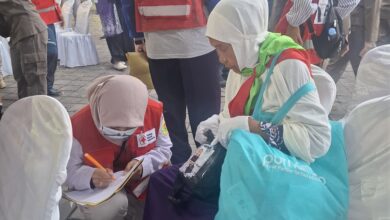 Photo of Relawan Kemanusiaan PMI Loteng Turut membantu Keberangkatan Calon Jemaah Haji