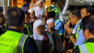 Photo of Jemaah Haji Kloter Pertama asal Lombok Barat Tiba di Bandara Lombok, Ini Jadwal Berikutnya