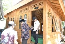 Photo of Bank NTB Syariah Bangun Musala untuk Wisatawan di Pantai Nipah