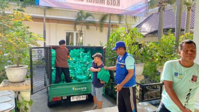 Photo of Bank NTB Syariah Salurkan Bantuan paket Sembako untuk Korban Banjir di Kota Mataram