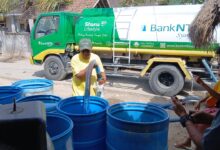 Photo of Bank NTB Syariah Salurkan Ribuan Liter Air ke Masyarakat Sekaroh Lombok Timur