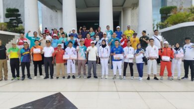 Photo of Bupati Loteng Serahkan Reward Atlet Peraih Medali PON Aceh–Sumut 2024
