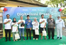 Photo of Bank NTB Syariah Digitalisasikan Ekonomi di Pasar Dasan Agung Mataram