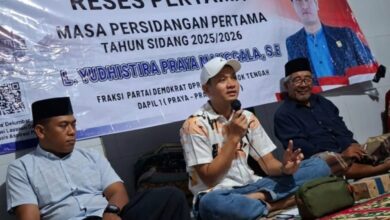 Photo of Lalu Anggra Bantu Perbaiki Area Masjid Reses di Bagek Telu