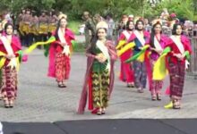 Photo of Ribuan Putri Mandalika Menyapa Masyarakat di Kuta