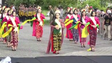 Photo of Ribuan Putri Mandalika Menyapa Masyarakat di Kuta