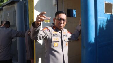 Photo of Anggota Polres Loteng Tes Urine, Kapolres : Seluruh Personel Negatif Penggunaan Narkoba