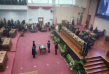 Photo of Resmi Dilantik, Najib Gantikan Nursai di DPRD Lombok Tengah